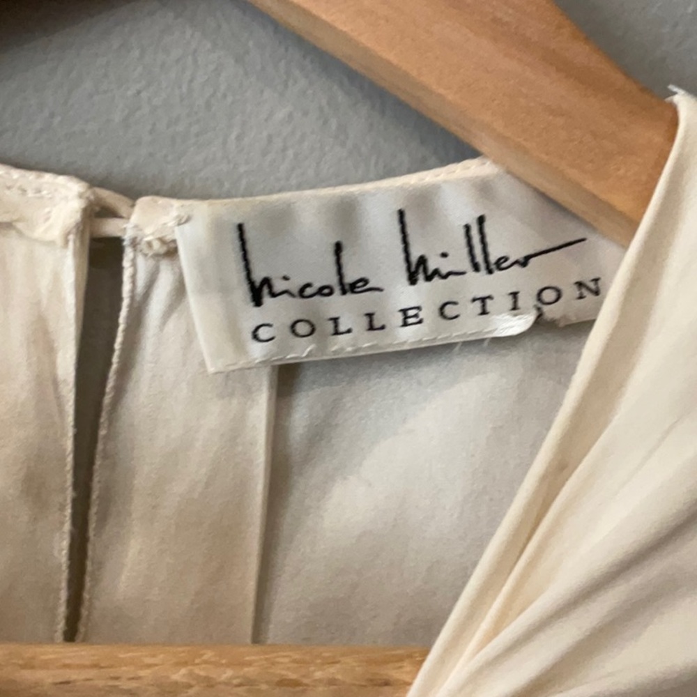 EUC Nicole Miller Collection Cream Women's Silky top - Picture 2 of 7